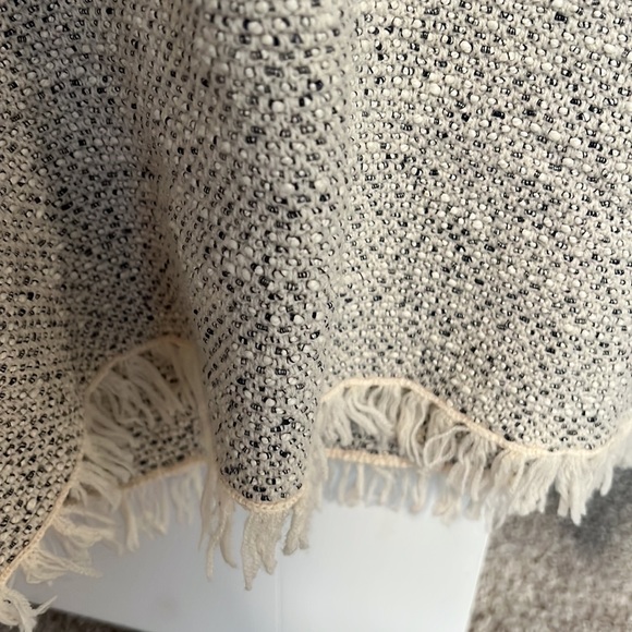 Theory Size L Sweater Scoop Neck With Fringe Detail - Picture 3 of 5